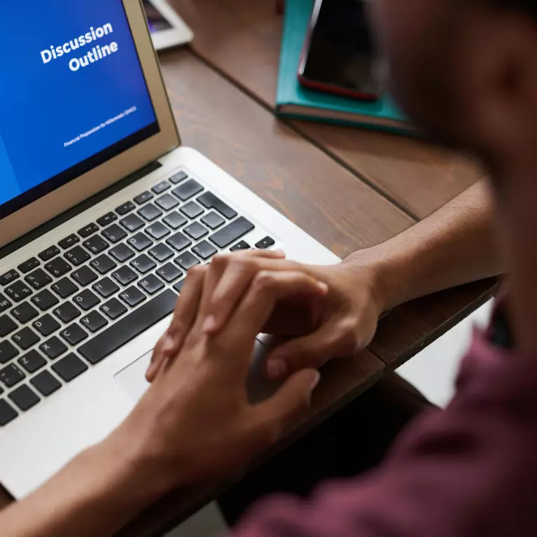 Cursus Engels Online van EvB Engels voor Bedrijven - met een desktop/laptop bij voorkeur